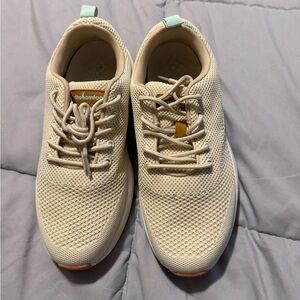 NWOT: Orthocomfoot Cream Knit Sneakers